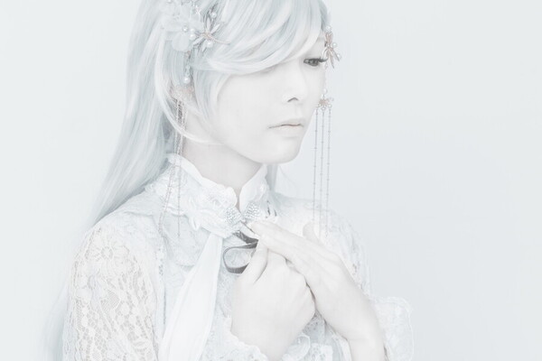 Photograph Daiki Fujiwara White Doll on One Eyeland